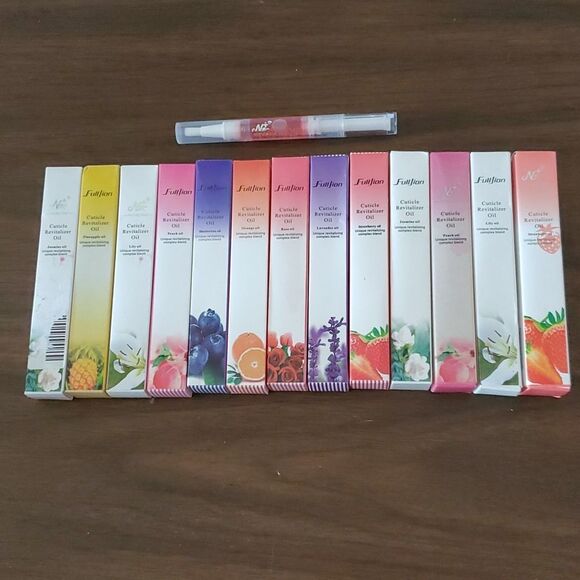 NEW Cuticles/Nail Revitalizing Oil Pens 3 Brush Pens Different Scents - Picture 1 of 7